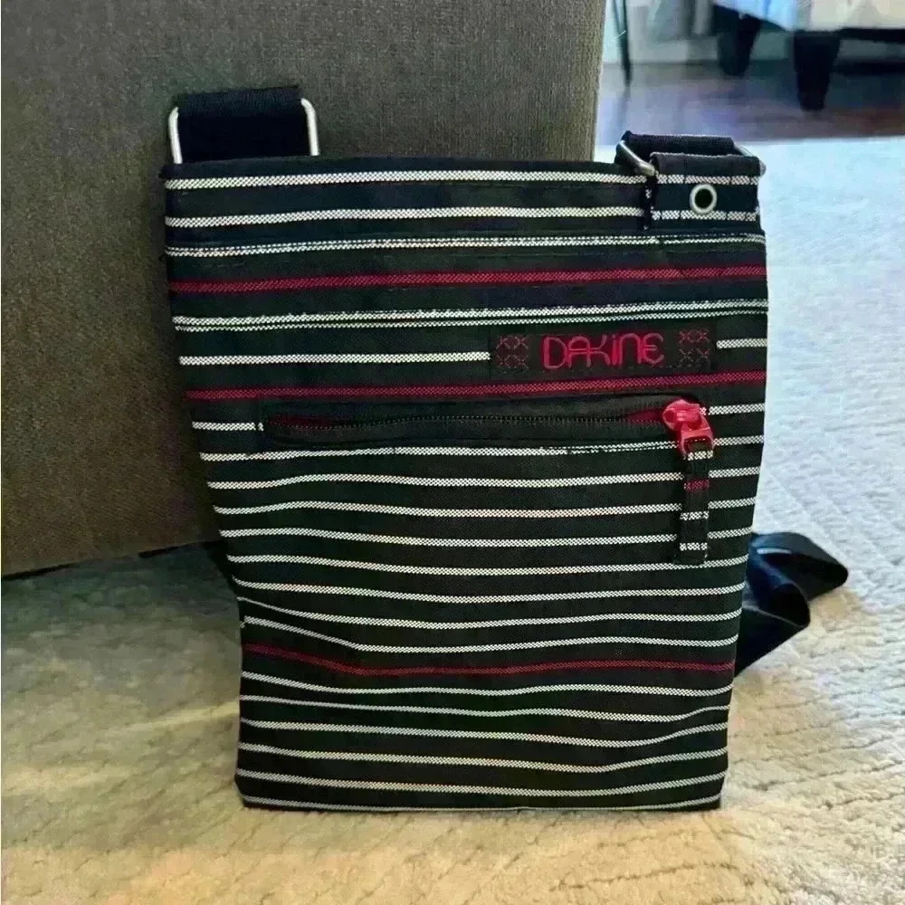 Dakine unisex crossbody